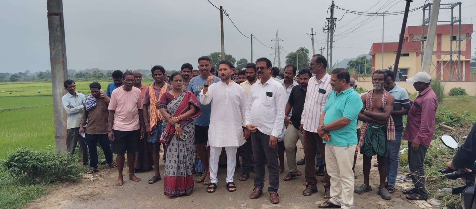 ଖାରଡା ଚାଷୀଙ୍କ ଗୁହାରି ଶୁଣିଲେ ବିଧାୟକ