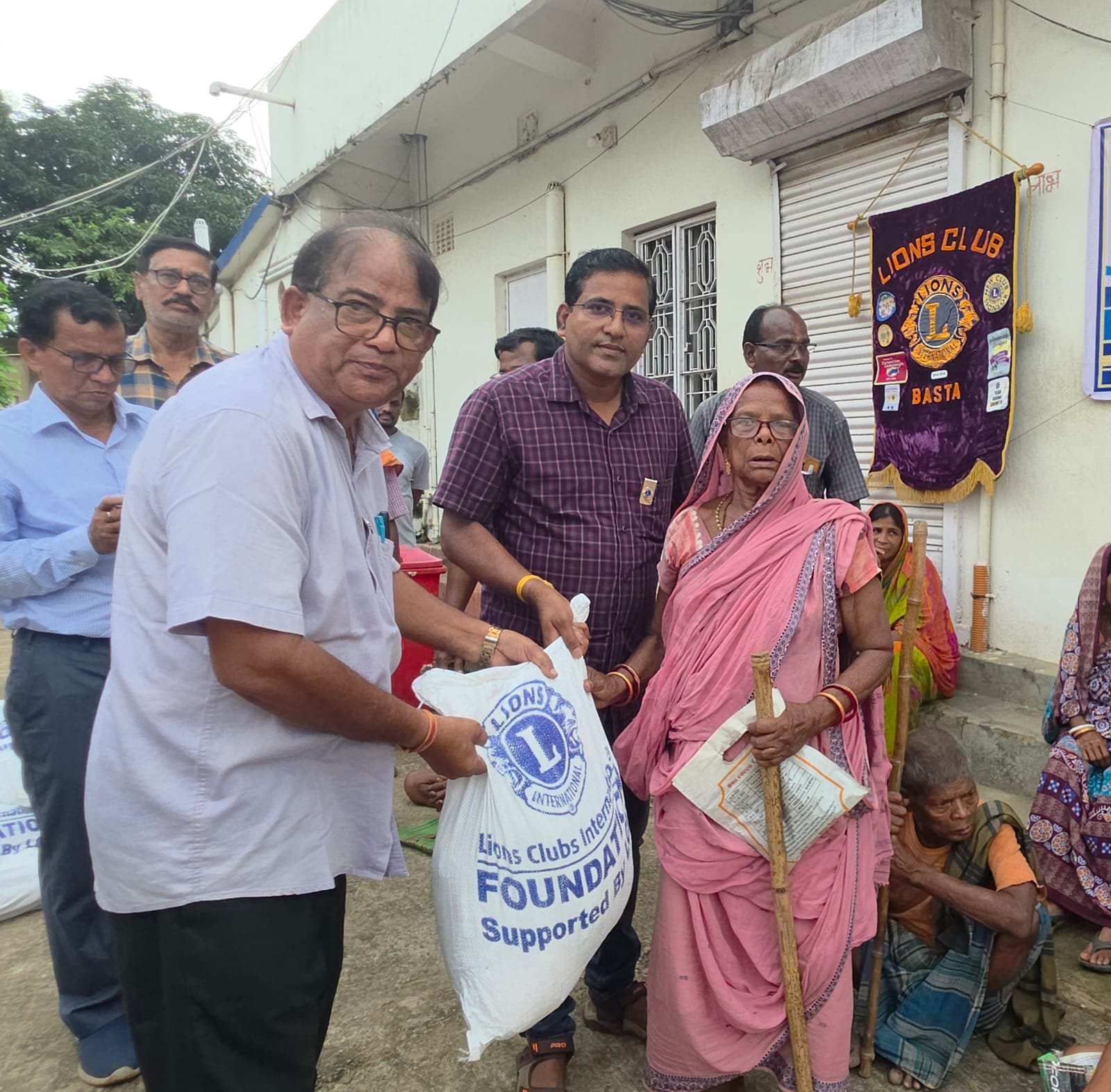 ବସ୍ତା ଲାୟନ୍ସ କ୍ଲବ ତରଫରୁ ରିଲିଫ ବଣ୍ଟନ