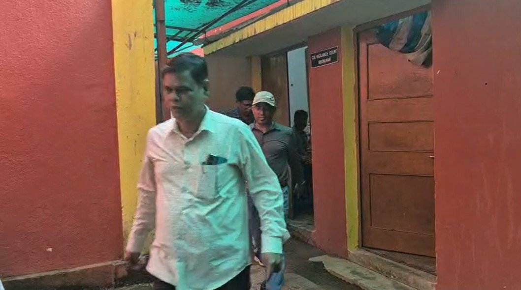 କେନ୍ଦୁଝର ବହୁ ଚର୍ଚ୍ଚିତ ଷ୍ଟ୍ରିଟ୍ ଲାଇଟ୍ ଦୁର୍ନୀତି ଘଟଣା : ୩ ଅଭିଯୁକ୍ତ ବିଦ୍ୟୁତ୍ ବିଭାଗର ଯନ୍ତ୍ରୀ କଲେ ଆତ୍ମସମର୍ପଣ