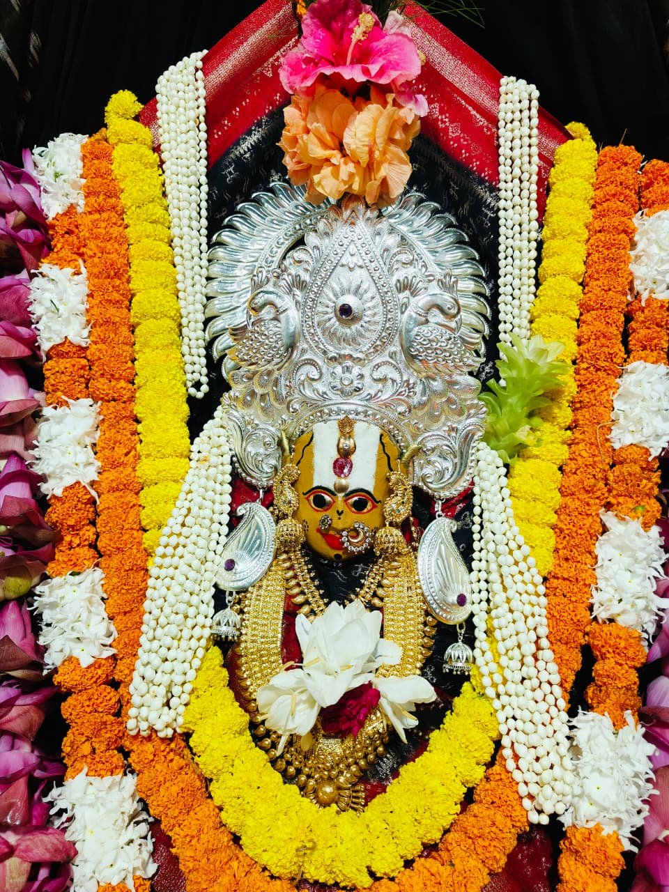 ଚୁଆ ଓ ଆଳତିରେ ମହୁକୁଛି ମା ରାମଚଣ୍ଡୀଙ୍କ ମନ୍ଦିର
