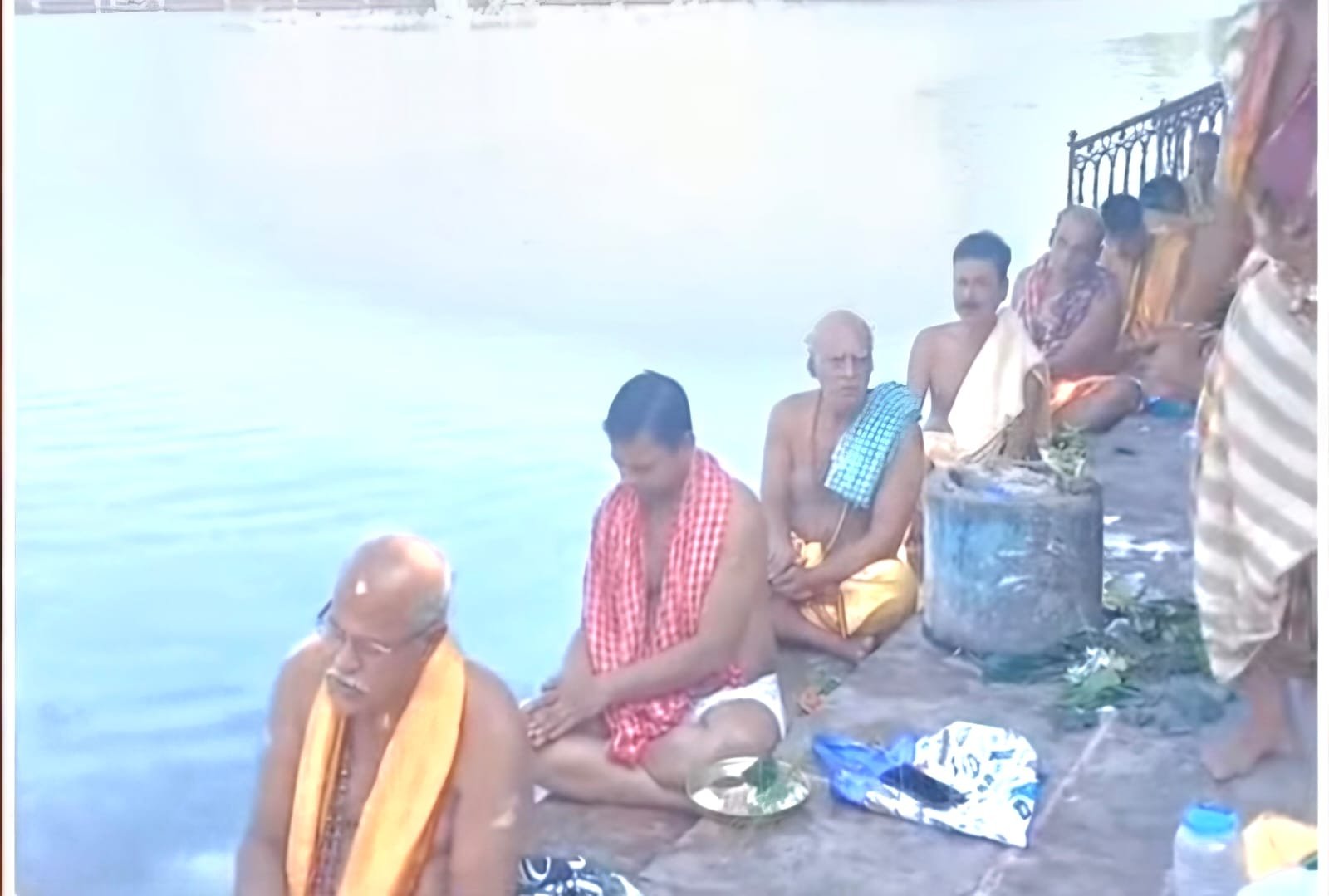 ମହାଳୟା ଅମାବାସ୍ୟାରେ ପିତୃପୁରୁଷଙ୍କୁ ପିଣ୍ଡଦାନ କଲେ ହଜାର ହଜାର ଶ୍ରଦ୍ଧାଳୁ